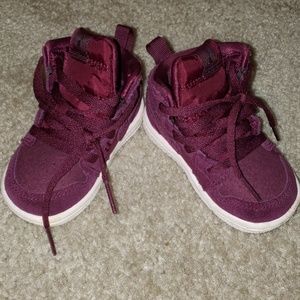 Nike Shoes - Size 4 (toddlers) Nike Shoes - Size 4 (toddlers)